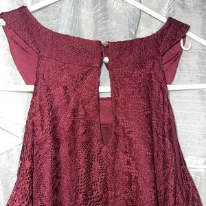 Sleeveless, lace dress